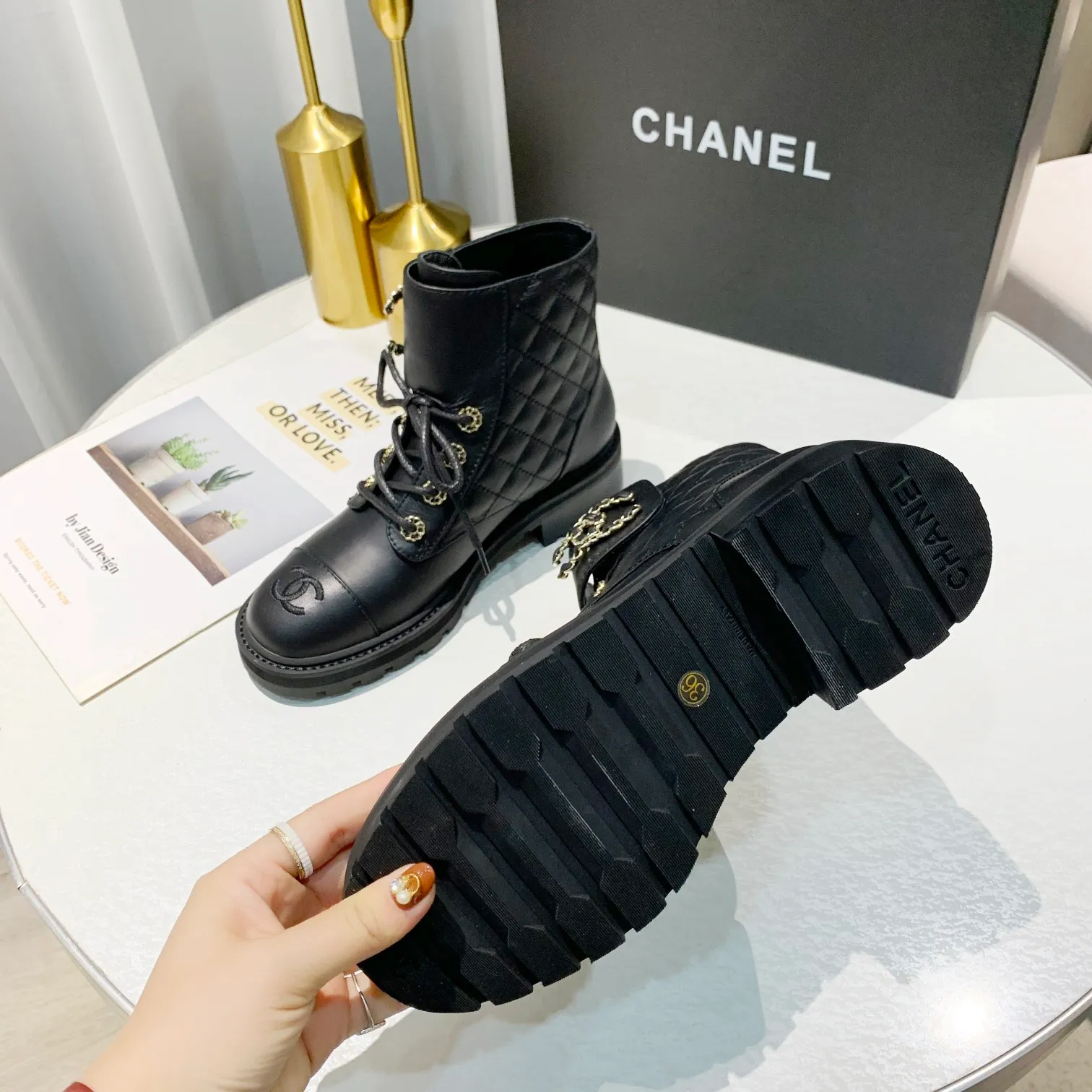 👟👟Ex-factory price 560👟👟 Women's shoes, women's clothing, women's shoes, women's clothing 2021CHANEL Chanel new style, 5-40, 34, 41 customized, fabric: cowhide, sheepskin lining, heel height 3cm, color: black, apricot, white,. Original 1:1 hardware fasteners, welcome to compare.
